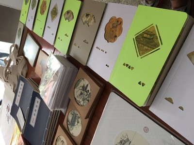 快訊 | 文化搭臺(tái),校企攜手,中國(guó)歷代書畫精品公益巡展(莫愁中專站)盛大開(kāi)幕,相關(guān)文創(chuàng)衍生品同步亮相